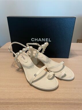 Chanel Top of Pearl Sandals Ivory Lambskin size 38